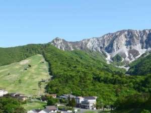 a view of a mountain with a town in the foreground at scene - Vacation STAY 52631v in Daisen +1 photo