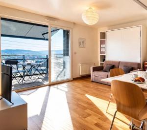 a living room with a couch and a table at Le Clos Savignac in Trouville-sur-Mer