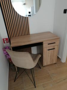 a desk with a chair next to a mirror at Apartman Antonio 2 in Karlovac