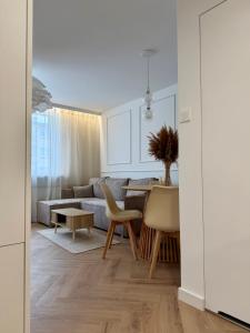 a living room with a couch and a table at Apartament pod Ratuszem - Kluczbork in Kluczbork