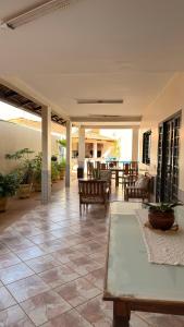 a living room with a patio with chairs and tables at Sobrado de lazer rita in Aparecida de Goiânia