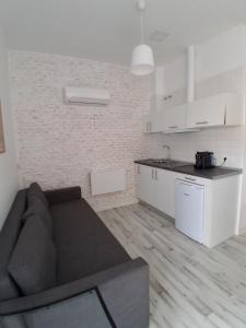 a living room with a couch and a kitchen at San Atón apartamentos in Badajoz