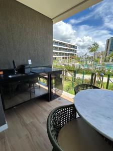 a restaurant with tables and chairs and a view of the beach at Flat Premium Muro Alto-conforto a 150m do mar in Ipojuca