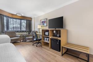 a hotel room with a bed and a flat screen tv at Best Western Plus Ottawa City Centre in Ottawa
