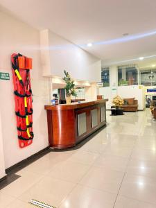 a lobby with a reception desk in a hospital at HOTEL IBYZA Ipiales in Ipiales