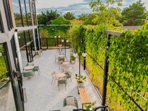 a patio with tables and chairs and vines at ibis Tangará Da Serra in Tangara da Serra