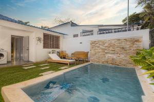 a swimming pool in the backyard of a house at Ph Costa Grande n6 in Nueva Gorgona