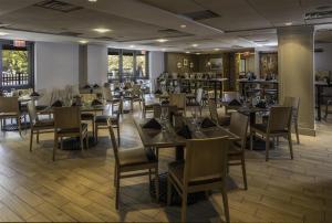 a restaurant with tables and chairs in a room at DoubleTree by Hilton Hotel & Suites Pittsburgh Downtown in Pittsburgh