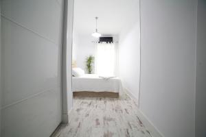 A bed or beds in a room at Apartments Madrid Las Letras