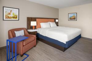 a hotel room with a bed and a chair at Hampton Inn Somerset in Somerset +28 photos