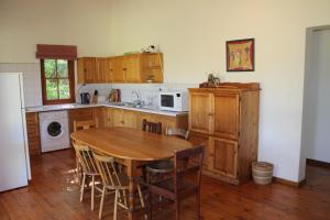 Nhà bếp/bếp nhỏ tại Acacia Cottage