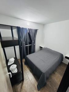 a bedroom with a bed and a bunk bed at Departamento ESTRADA ideal para pasajeros en tránsito, viajes laborales o estadías cortas Ubicado en Ezeiza, a solo 20 minutos del Aeropuerto Internacional Ministro Pistarini, ofrece comodidad y practicidad para hasta 4 personas in Tristán Suárez