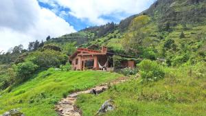 a house on the side of a mountain at Casa Camprestre Hika in Machetá