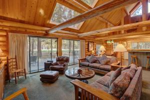a living room with couches and a table at Golf Home 105 in Black Butte Ranch