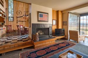 a living room with a fireplace and a television at Country House 073 in Black Butte Ranch