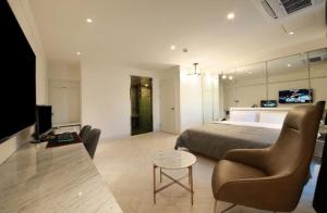 a bedroom with a bed and a table and chairs at 아셈호텔 in Taech'on