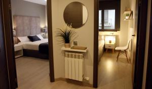 Posteľ alebo postele v izbe v ubytovaní Apartamentos Real Lleida