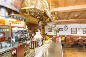 Salone o bar di Hotel Chalet Olympia