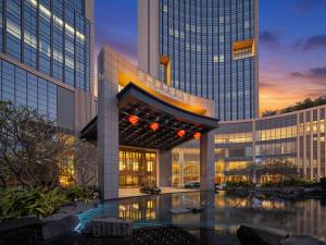 a hotel with a pool in front of a building at Dongguan Kande International Hotel in Dongguan