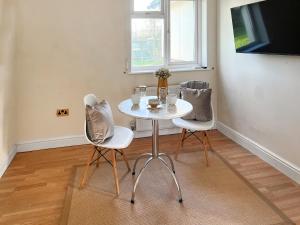 a white table and two chairs in a room at Island House - Uk51001 in Little Baddow