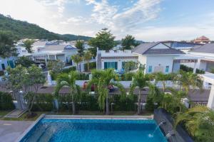 Bazén v ubytování Luxury House in Hua Hin nebo v jeho okolí