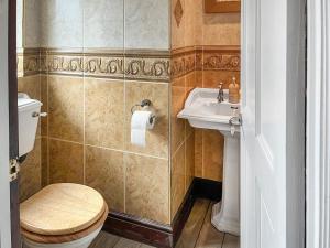 a bathroom with a toilet and a sink at Island House - Uk51001 in Little Baddow