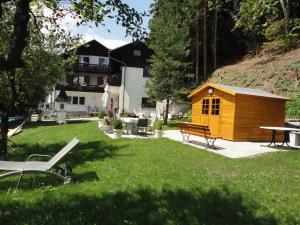 Ogród w obiekcie Ferienhaus Burgblick