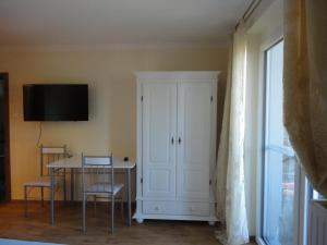 Telewizja i/lub zestaw kina domowego w obiekcie Ferienhaus Burgblick