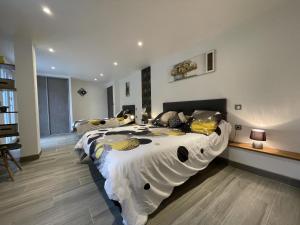 a bedroom with two beds with pillows on them at Eki-begia in Ainhice-Mongelos