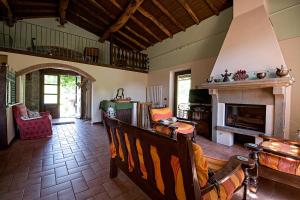A seating area at Il Nido - Private villa with pool and jacuzzi