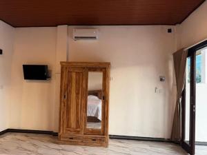 a room with a wooden mirror in the corner of a room at Diana House in Amed in Amed