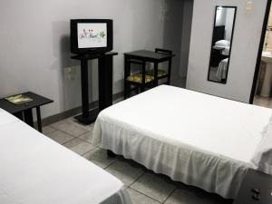 Rúm í herbergi á Jer`s Hostal