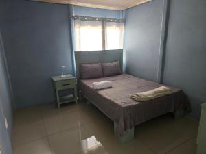 a small bedroom with a bed and a window at Apartamento DesCANsO #3 in Comunidad +7 photos