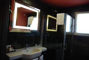 a bathroom with a sink and a shower and a mirror at Zen Hotel Versilia in Marina di Pietrasanta