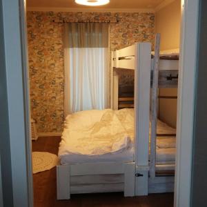 イマトラにあるVilla Graniittiのベッドルーム1室(二段ベッド1組付)