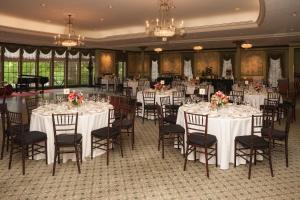 Restoran atau tempat lain untuk makan di Williamsburg Inn, an official Colonial Williamsburg Hotel