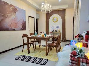 a dining room with a table and chairs at Baan Khun Pim Pool Villa in Ban Suan Maphrao