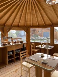 a kitchen with a table and chairs in a gazebo at Domaine Coul'Eau in Eaunes