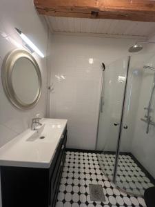 a bathroom with a sink and a shower at Toranda Merilinna in Tornio +26 photos