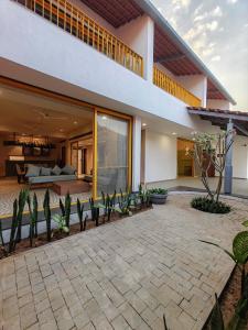 a courtyard in a villa with a bedroom at Touchwood Bliss Nature Retreat - Igatpuri in Igatpuri