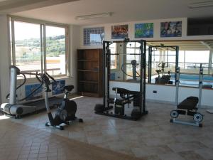 Fitness centrum a/nebo fitness zařízení v ubytování Hotel President + 26 fotografií