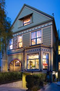 a large house with at Noe's Nest Bed and Breakfast in San Francisco