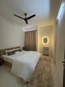 a bedroom with a bed with a ceiling fan at Live Easy in Mātigara