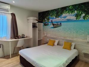 a bedroom with a bed with a painting on the wall at The Originals City, Hôtel L'Hippocampe, Sète Balaruc-le-Vieux in Balaruc-le-Vieux