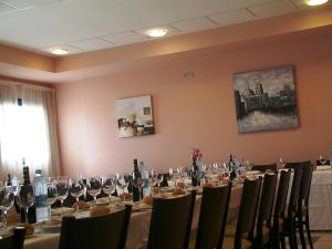 Restauracja lub miejsce do jedzenia w obiekcie Hotel Naval Sestao