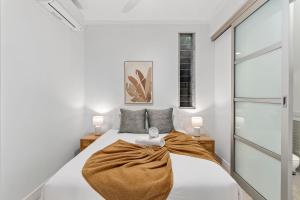 a bedroom with a bed and a window at The Hideaway Currumbin in Gold Coast +15 photos