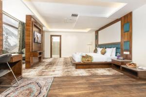 a hotel room with a bed and a desk at Badar Resorts & Spa by Stay Pattern Riverside in Sonāmarg
