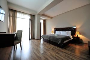 A bed or beds in a room at Rogalux Blue
