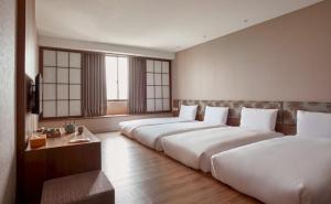 Katil atau katil-katil dalam bilik di Orange Hotel - Wenhua, Chiayi +37 gambar