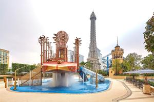 Bassein majutusasutuses The Parisian Macao või selle lähedal